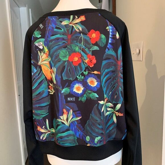 Nike, crop top work out wear, XL, EUC, colourful tropical print - Picture 2 of 16